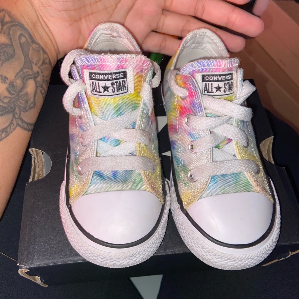 TIE DYE TODDLER GIRL LACE UP CONVERSE | SIZE 8